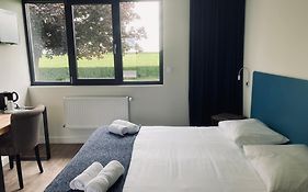 Logis Hotel & Restaurant De L'Aerodrome De La Baie De Somme